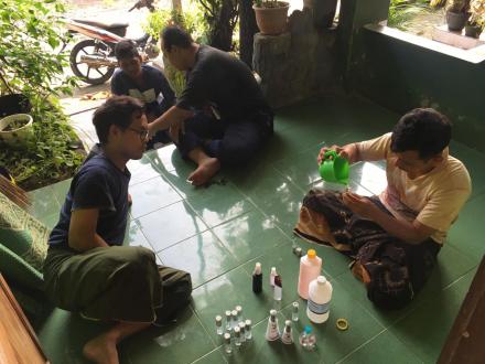 Upaya Pencegahan penyebaran Covid-19 Pemuda Pemudi Adakan Pembagian Handsanitizer Gratis